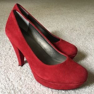 me TOO Suede Red Platform Heels sz 8